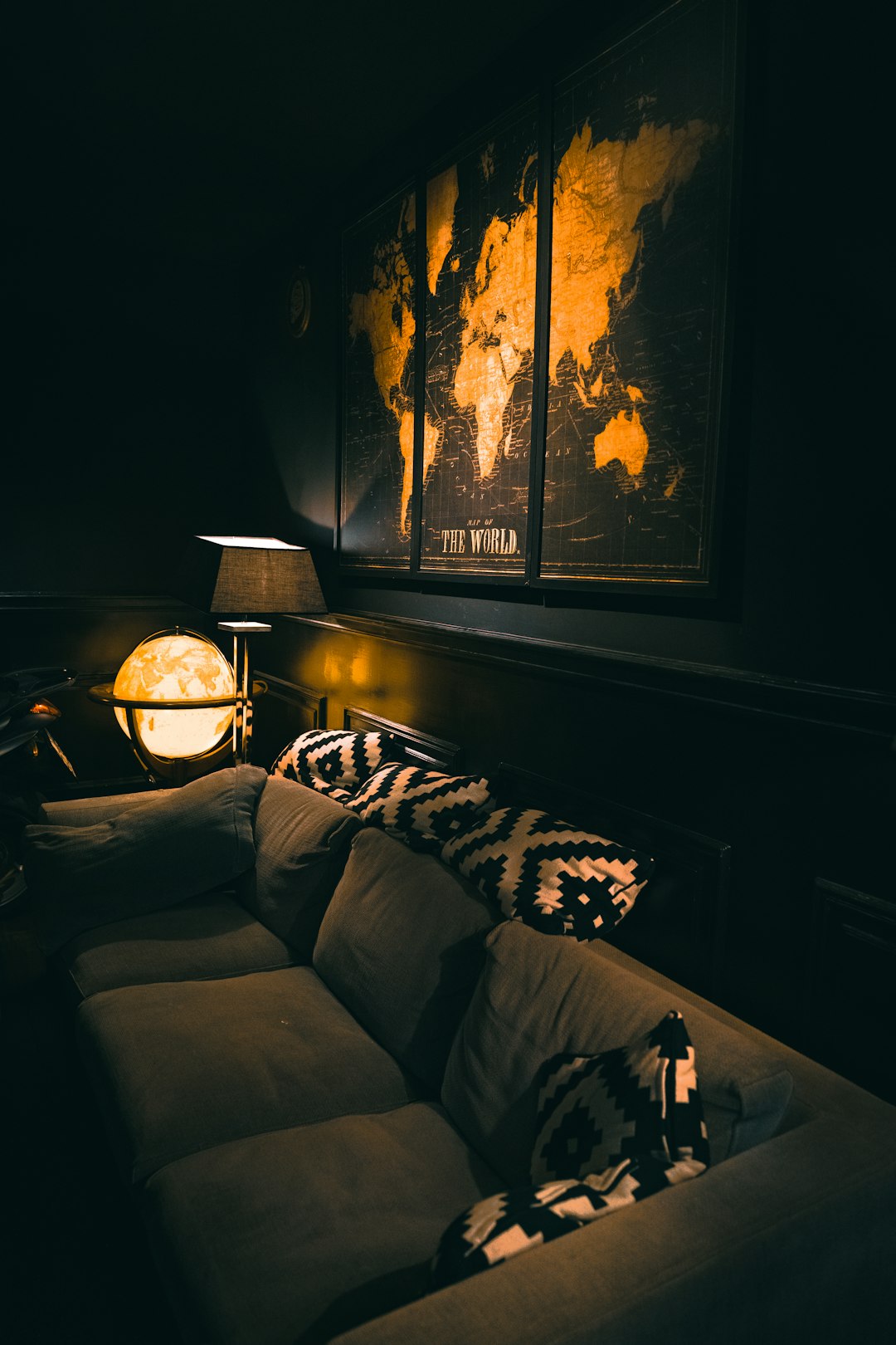 Bar & Lounge